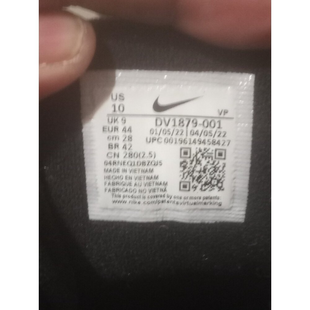 Nike Black and Purple Athletic Shoes - Picture 2 of 15